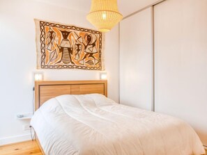 1 chambre, fer et planche à repasser, Internet gratuit