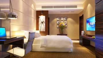 1 bedroom, desk, blackout drapes, free WiFi