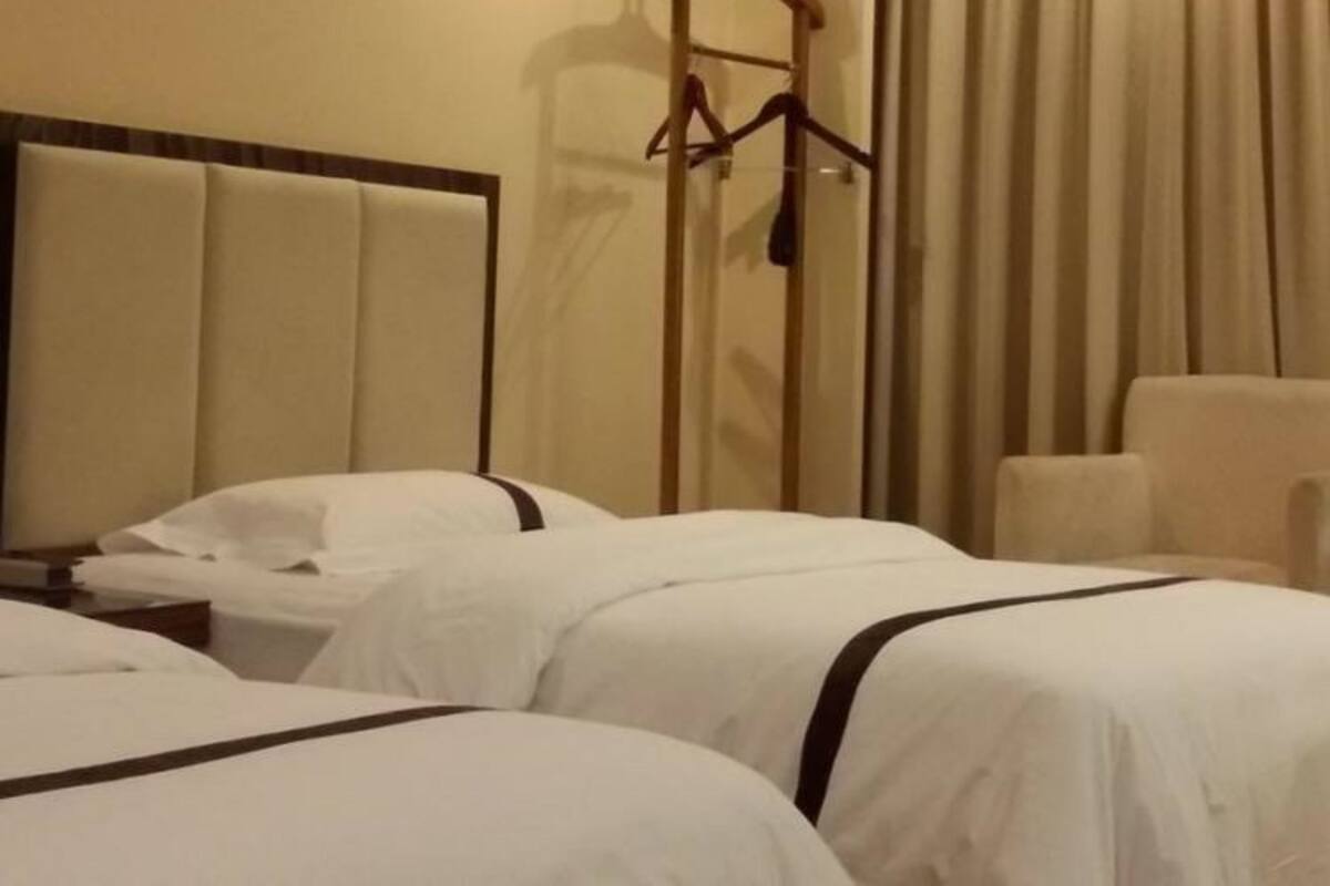 Escritorio, cortinas blackout y wifi gratis 