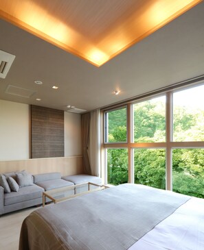 Room, Smoking, Garden View (King Room) | Gebar bulu kapas, bar mini, dihias secara berasingan 