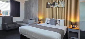 Apartamento, 2 quartos (Non Pet) | Escrivaninha, espaço de trabalho para notebook, cortinas blackout