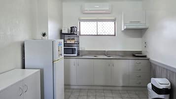 Microondas, cafetera/tetera, tostadora