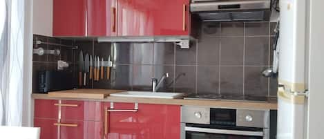 Coffee/tea maker, fridge, microwave, oven