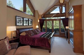 5 bedrooms, iron/ironing board, WiFi, bed sheets