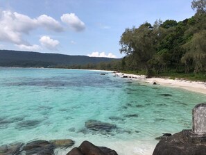 På stranden