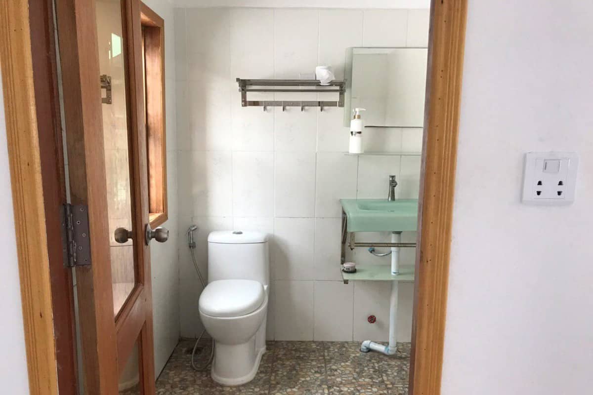 Shower, free toiletries, towels, soap