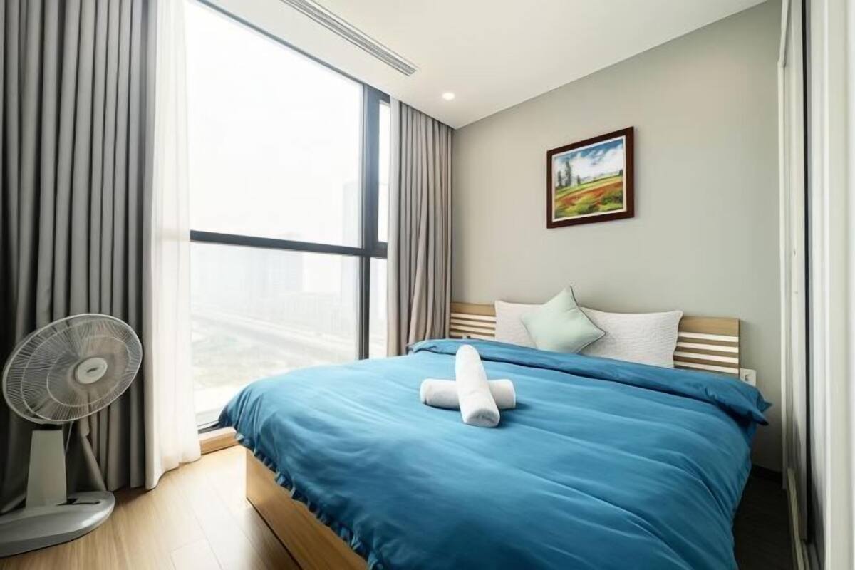 3 bedrooms, Egyptian cotton sheets, premium bedding, down comforters