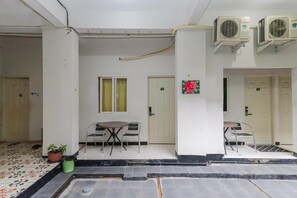 Dining - OYO 1043 Sofie Syariah (Sidoarjo)