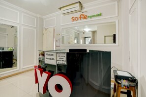 Lobby - OYO 1043 Sofie Syariah (Sidoarjo)