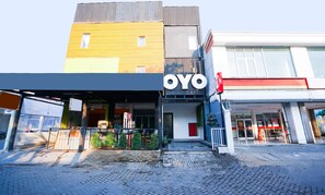 Exterior - OYO 1043 Sofie Syariah (Sidoarjo)