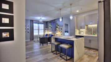 Luxury Apartment, 2 Queen Beds (308) | Living area | Smart TV, Netflix