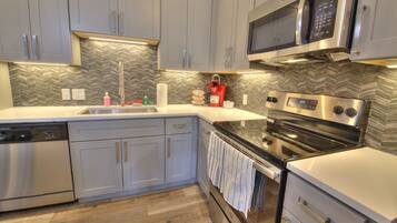 Luxury Apartment, 2 Queen Beds (308) | Living area | Smart TV, Netflix