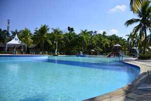 Outdoor pool - BDI Townhouse Hotel & Residence Balikpapan (Balikpapan)