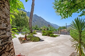 Property grounds - Studio apartment with sea view in Villa Popovic (Kotor)