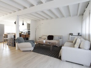 TV - CALYPSO, beautiful city house in quiet area, close to center. (Biarritz)