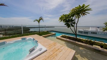 Bồn tắm spa ngoài trời