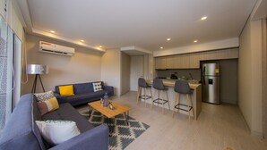 ลักซ์ชัวรี่อพาร์ทเมนท์, 1 ห้องนอน, สระว่ายน้ำส่วนตัว | ห้องนั่งเล่น