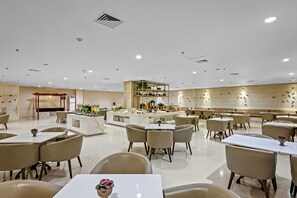 Dining - Grand Whiz Megamas Manado (Manado)