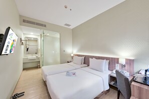 Superior Double Room | Iron/ironing board, free WiFi - Grand Whiz Megamas Manado (Manado)