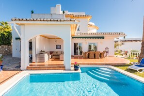 A poolside area with a covered seating area, a pool, and a patio with outdoor furniture. - Villa Panorama – Ocean View Oasis with Private Pool, Mijas Costa (Mijas Costa)