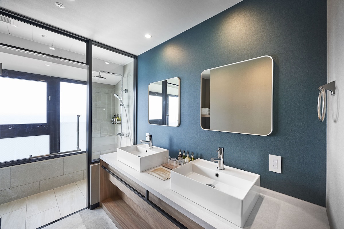 Executive Suite, Non Smoking, Ocean View (Open-air hot spring) | 1 bilik tidur, peralatan tempat tidur premium, peti besi dalam bilik