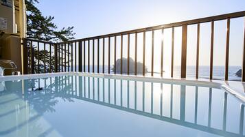 Ropa de cama de alta calidad, caja fuerte, escritorio