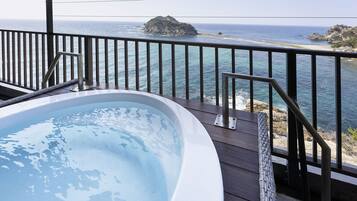 Suite Executive, non fumatori, vista oceano (Open-air hot spring) | 1 camera, biancheria da letto di alta qualità, una cassaforte in camera