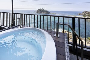 Suíte executiva, para não fumantes, vista para o oceano (Open-air hot spring) | Roupas de cama premium, cofres nos quartos, escrivaninha