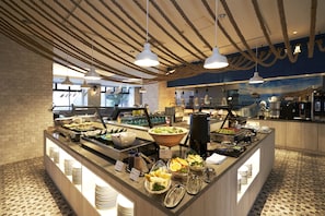 Café da manhã com buffet todos os dias mediante uma taxa