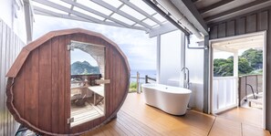 Habitació amb dos llits individuals de luxe, no fumadors (Open-air hot spring and Sauna) | Roba de llit d'alta qualitat, caixa forta a l'habitació i escriptori 