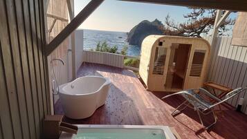 Premium bedding, in-room safe, desk, laptop workspace