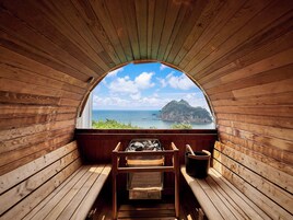 ラグジュアリーオーシャンビュー(温泉露天サウナ付) 禁煙 | 客室の設備とサービス