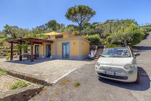 Exterior - AMORE RENTALS - Villa dei Galli with Private Pool, Sea View, Garden, Parking and Air Conditioning (Sant´Agata sui Due Golfi)