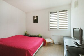 1 chambre, fer et planche à repasser, accès Internet, draps fournis