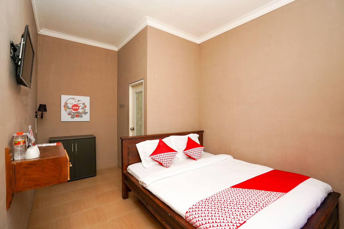 Standard Double Room | Free WiFi, bed sheets