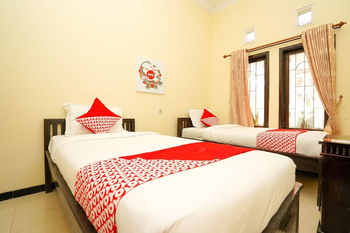 Standard Twin Room | Free WiFi, bed sheets