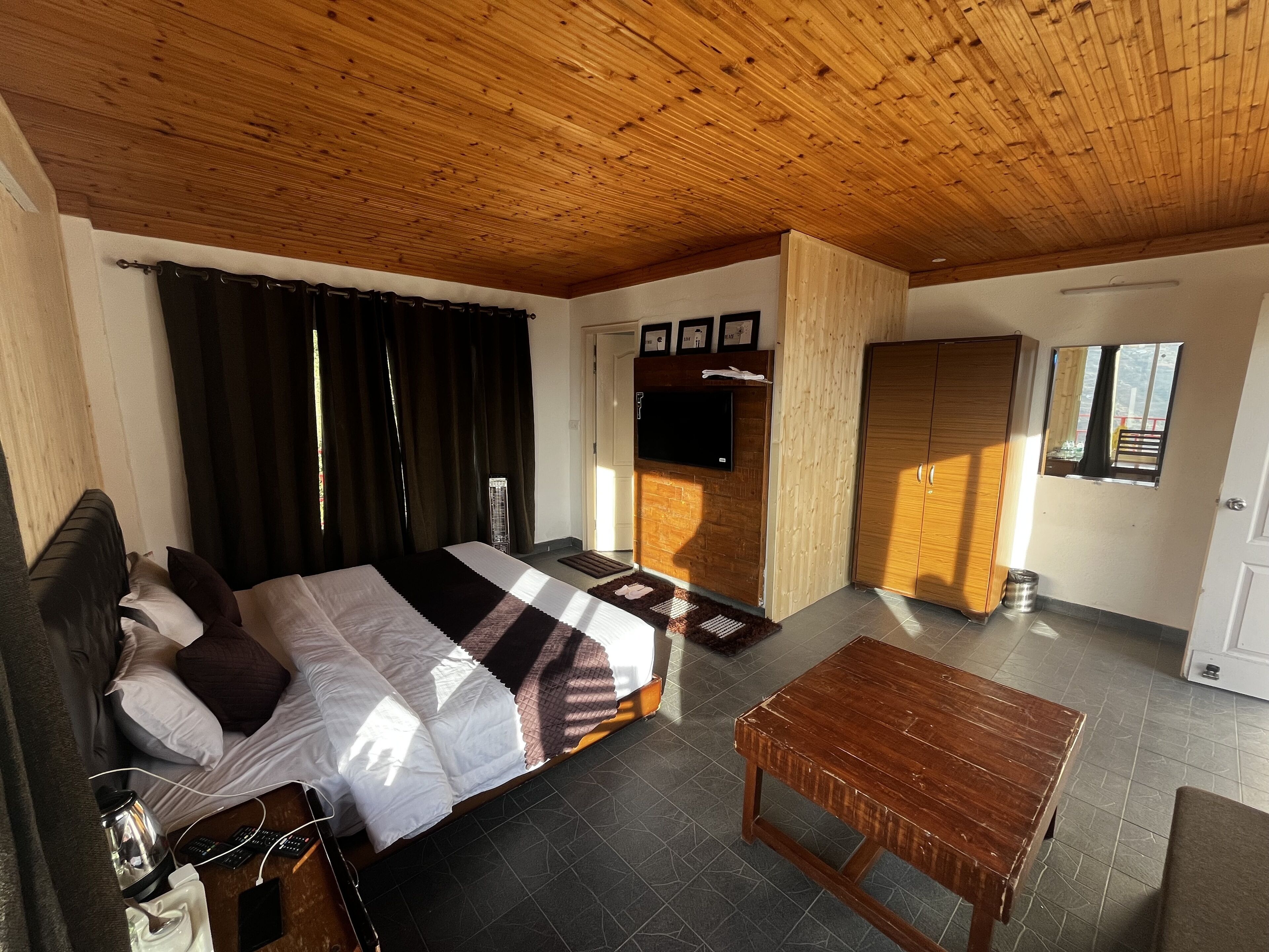 Royal Cottage | Egyptian cotton sheets, premium bedding, Select Comfort beds