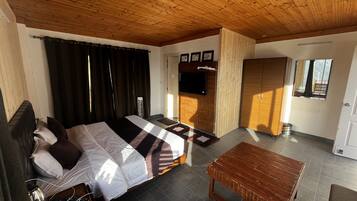 Royal Cottage | Egyptian cotton sheets, premium bedding, Select Comfort beds