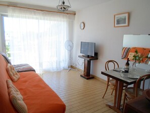 TV - Bright studio with terrace and WIFI, pets allowed (Balaruc-les-Bains)