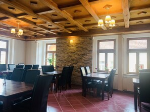 Desayuno buffet (CZK 150 por persona)