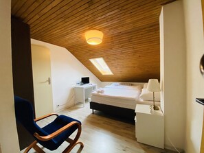 Habitación doble clásica de uso individual | Escritorio, insonorización, wifi gratis y ropa de cama