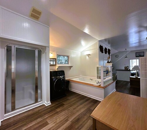 Moonraker's Attic: Studio Majoitukset Spencerin markkinoilla