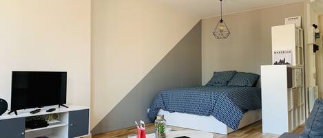 1 slaapkamer, een strijkplank/strijkijzer, wifi, beddengoed