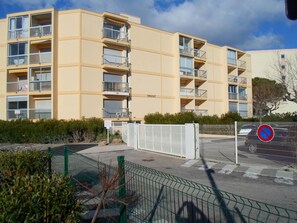 Exterior - Apartment with balcony, near Thermes, pets OK (Balaruc-les-Bains)