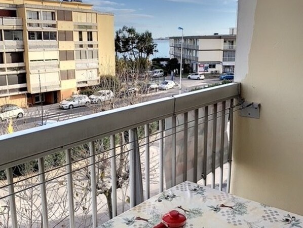 Property grounds - Apartment with balcony, near Thermes, pets OK (Balaruc-les-Bains)