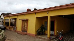 Front of property - Villa Ravo (Antananarivo)