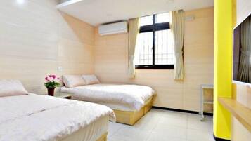 Classic Quadruple Room | Individually decorated, individually furnished, desk, laptop workspace