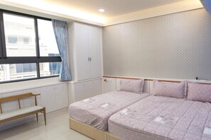 Comfort Triple Room | Individually decorated, individually furnished, desk, laptop workspace - Lvyou B&B (Tianwei)
