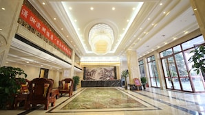 A spacious lobby with a large chandelier, a reception desk, and traditional wooden chairs. - Xiaoxiang Binhu Hotel Yongzhou (Yongzhou)