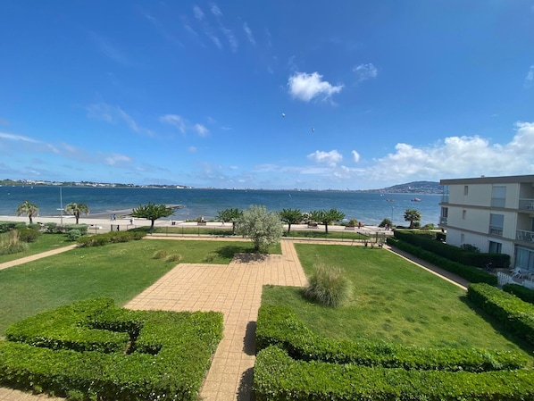 Property grounds - Air-conditioned apartment in Balaruc-les-Bains, near thermal baths (Balaruc-les-Bains)